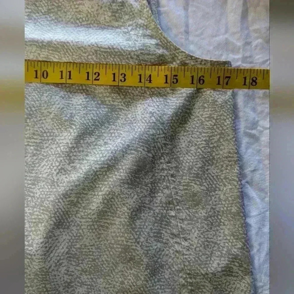 ATHLETA Zephyr Refined Crew Neck Tank Cream & Olive Snake Print Top Size XS - Picture 5 of 8